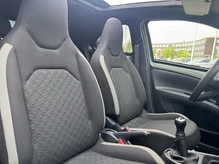 Toyota Aygo X PREMIUM CABRIO KEYLESS PARK-SENSOREN STOELVERWARMING APPLE/ANDROID LM-VELGEN 18" / 17