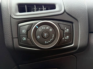 Ford Focus Wagon 1.5 Titanium NAVI - STOELVERWARMING / 27
