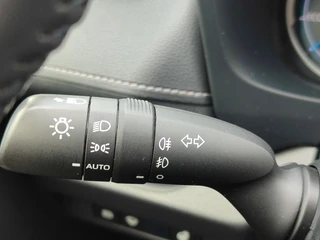Toyota RAV4 2.5 HYBRID STYLE LEDER STOEL/STUURVERW PARK-SENSOREN EL-STOEL EL-ACHTERKLEP APPLE/ANDROID CAMERA CLIMA LED PRIVACY GLASS 17'' LM-VELGEN / 15