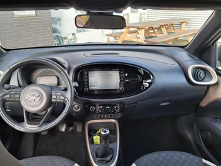 Toyota Aygo X ENVY CABRIO PDC STOELVERWARMING ELEKTRISCH VOUWDAK ZWARTE VELGEN / 11