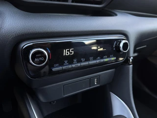 Toyota Yaris 1.5 Hybrid First Edition Apple Carplay/Android Auto, Camera, Climate/Cruise Control, Navigatie / 22