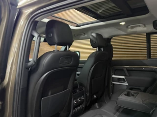 Land Rover Defender 110 2.0 D240 110 SE | Pano | Leer| Memory | Luchtvering | 360° Camera | Meridian | incl btw geel kenteken / 50