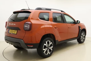 Dacia Duster 1.3 TCe 150 Journey Automaat | Navigatie | Camera | Keyless | Dakrails | Weinig kilometers | Hoge instap | Lichtmetalen velgen / 2