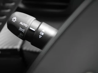 Peugeot 2008 1.2 Hybrid 145 Business Automaat | | CarPlay | Navigatie | Camera | Cruise Control | LED verlichting / 17