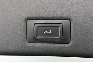 VOYAH Courage Business Edition 80 kWh Head-Up Stoelverwarming Panoramadak / 42