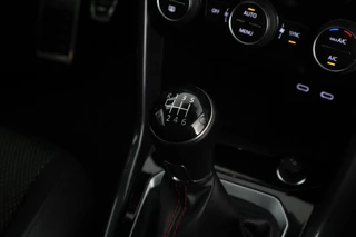 Volkswagen T-Roc 1.5 TSI 150pk R-Line Sport Camera Navigatie / 34