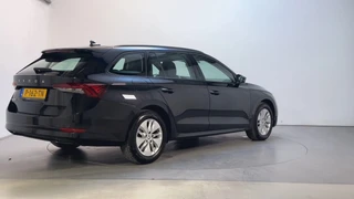 Škoda Octavia Combi 1.0 TSI 110pk Business Edition Navigatie Parkeersensoren App-Connect DAB+ / 5