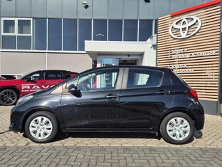 Toyota Yaris 1.5 Hybrid Now / 6