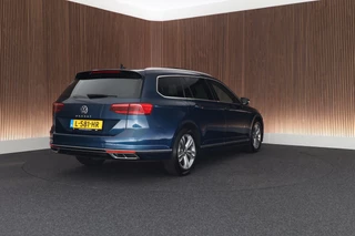 Volkswagen Passat Variant 1.5 TSI 150pk DSG R-Line Business + Keyless Panoramadak 360Camera Stoelverwarming Virtual Cockpit Navigatie / 10