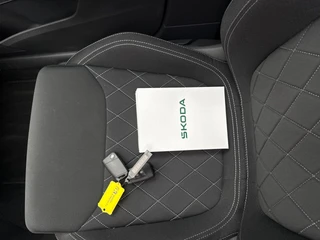 Škoda Karoq 1.5 TSI ACT Sportline Business / 27