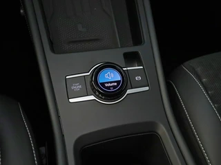 Volkswagen T-Roc 1.5 eTSI R-Line Elek. Trekhaak | Stuur-/stoelverwarming | Verlichte logo's / 50
