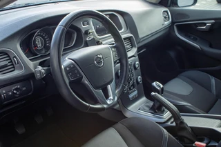 Volvo V40 2.0 T2 Inscription Parkeersensor achter|Bleutooth|Airco / 16