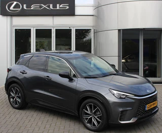 Lexus LBX 1.5 Emotion 2WD / 2