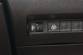 Peugeot e-2008 EV Active Pack 50 kWh Apple CarPlay Climate Control 16" / 24