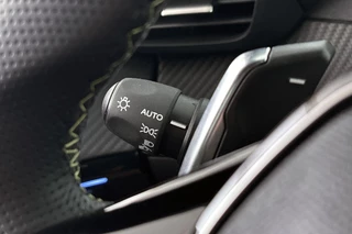 Peugeot 208 1.2 Hybrid 145 e-DCS6 GT Navigatie Adaptieve Cruise Control Achteruitrijcamera / 39