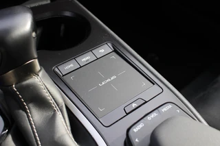 Lexus UX 250h Preference Line 1e EIGENAAR NL-AUTO KEYLESS CARPLAY/ANDROID BLIND-SPOT CAMERA PARK-SENS / 25