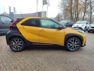 Toyota Aygo X HYBRID 115 GR-SPORT JBL-AUDIO 18''LM-VELGEN KEYLESS PARK-SENSOREN STOELVERW NAVI CLIMA AD-CRUISE / 7