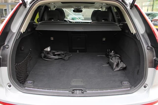 Volvo XC60 2.0 T8 Plug-in hybrid AWD Ultra Dark  | Head-Up | Panoramadak | Leder | H&K | BLIS / 41