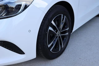 Mercedes-Benz B-Class 200 Luxury Line Panoramadak / Stuurwielverwarming / Stoelverwarming / 52