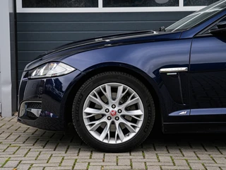 Jaguar XF 2.2d R-Sport Schuifdak | Xenon | Keyless | Leder/Alcantara | Camera | Stoelverwarming | Meridian | PDC v+a / 28