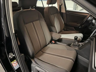 Volkswagen T-Roc 1.0 TSI Style Carplay Cruise Trekhaak NAP / 31