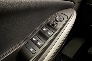 Opel Grandland 1.2 Turbo 130Pk GS Light | Climate control | Navigatie | AGR-Stoelen | Parkpilot | Led koplampen | Winter Pakket | LM-Velgen / 18