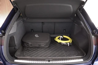 Audi Q3 45 TFSIe 245pk S edition Trekhaak Keyless Stoelverwarming Navigatie Adaptive Cruise S-Line / 47