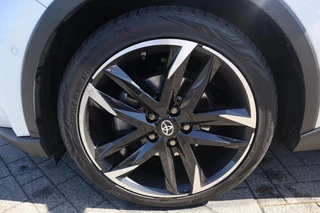 Toyota C-HR 1.8 HYBRID GR-SPORT 19"LM-VELGEN 1e EIGENAAR NL-AUTO STOELVERW. LED JBL-AUDIO P-SENSOREN APPLE/ANDROID 19"LMV / 15