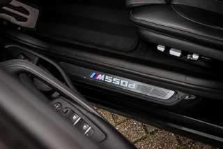 BMW 5-serie M550d xDrive High Executive | 2e eigenaar | Driving Assistant Plus | Innovation pakket | Stoelverwarming & -ventilatie | Stuurverwarming | Harman-kardon | 360 camera / 43