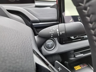 Toyota C-HR+ FIRST EDITION 77KWH 20" VELGEN WARMTEPOMP EL-ACHTERKLEP PRIVACY-GLASS 18"LMV BLIND SPOT STOELVERW. P-SENSOREN / 18