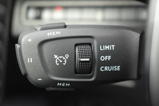 Peugeot 5008 PureTech 130 EAT8 Automaat GT 7-persoons | Navigatie via Carplay & Android Auto | Achteruitrijcamera | Parkeersensoren v+a | Stoelverwarming | Climate Control | Keyless Start | DAB | Isofix Bevestigingspunten | Lichtmetalen Velgen | Zeer Compleet!!! / 15