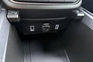 Jeep Avenger Summit 54 kWh | Stoelverwarming | Elektrische achterklep | Achteruitrij camera | Cruise Control / 32
