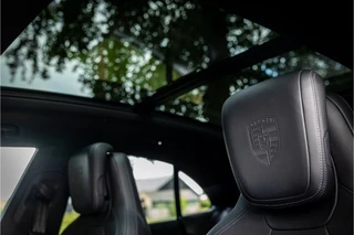 Porsche Macan 4 100 kWh  Pano Luchtvering Sport Chrono Matrix Passenger Display / 8