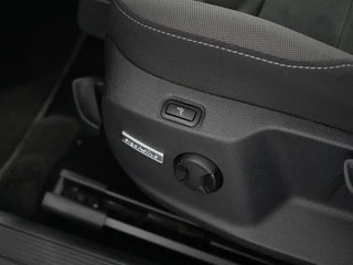 Volkswagen Golf Variant 1.5 TSI Highline Business R | Stoelverwarming | Camera | Virtual | ACC | / 22