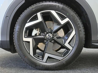 Volkswagen T-Roc 1.5 eTSI R-Line Elek. Trekhaak | Stuur-/stoelverwarming | Verlichte logo's / 7