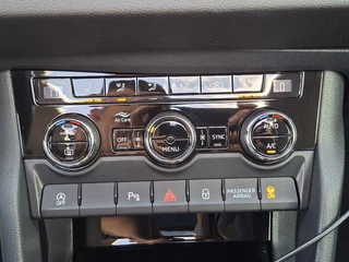 Škoda Karoq 1.5 TSI ACT Style Pano 360° Carplay Trekhaak Business Sportline / 12