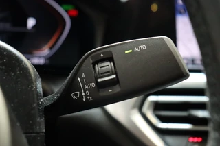 BMW 3 Serie Sedan 320i High Executive M Sport Pakket Automaat  / Live Cockpit Professional / Schuif-/kanteldak / Achteruitrijcamera / Stoelverwarming / DAB / Shadow Line / Apple CarPlay / LED / 19 Inch / Extra Getint Glas / 40