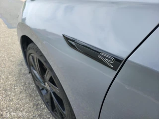 Volkswagen Golf 1.5 eTSI R-Line / Sfeer / Carplay / Camera / 32