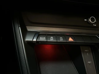 Audi Q3 Sportback 40 TFSI Quattro S Edition Panoramadak Leder Sfeerverlichting Stoelverwarming DAB+ / 27