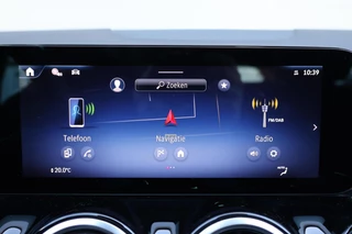 Mercedes-Benz B-Class 200 Luxury Line Panoramadak / Stuurwielverwarming / Stoelverwarming / 15