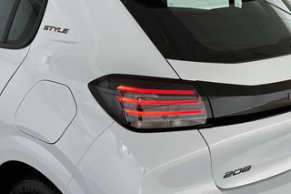 Peugeot 208 1.2 PureTech 100 Style / 17