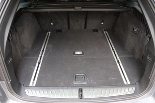 BMW 5 Series Touring 520i High Executive M Sport Pakket Automaat  / Navigatiesysteem Professional / Panoramadak / Comfortstoelen / Driving Assistant Plus / 19 Inch / Stoelverwarming voor+achter / Achteruitrijcamera / Hifi / Adaptieve LED-koplampen / Leder / DAB / 46
