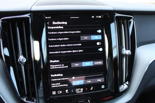 Volvo XC60 2.0 T6 Plug-in hybrid AWD Ultimate Black Edition  | Panoramadak | Head-up | H/K | Memory / 32