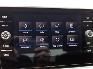 Volkswagen T-ROC 1.5 TSI Life Edition | Automaat | Adaptive Cruise | Stoelverwarming | CarPlay | Parkeersensoren | BTW / 18
