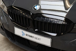 BMW 3 Serie Sedan 330i Executive M Sport Pakket Automaat  / Live Cockpit Professional / Schuif-/kanteldak / Sportstoelen / Achteruitrijcamera / Active Cruise Control met Stop en Go-functie / 19 Inch / Hifi / M Sportremsysteem / Leder / Shadow Line / Neerklapbare Achterbank / Extra Getint Glas / 7