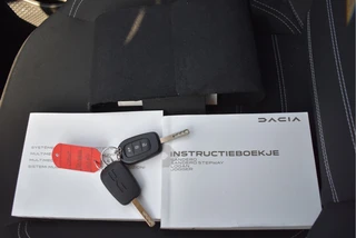 Dacia Sandero 1.0 TCe 90 Expression  | NL-Auto | 1e eigenaar | Carplay | Airco | Cruise Contr | DAB | Full LED | NAP / 25