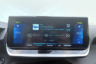 Peugeot e-2008 EV Allure Pack 50 kWh | Achteruitrijcamera | Lichtmetalen velgen | Navigatie | Apple Carplay/Android Auto | / 30
