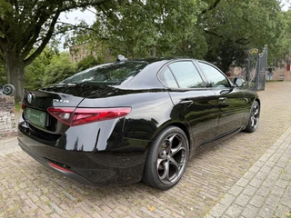Alfa Romeo Giulia 2.0T Business / 25