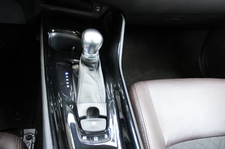 Toyota C-HR 1.8 HYBRID PREMIUM Stoel/stuurverwarming , Afn. Trekhaak / led. / 33