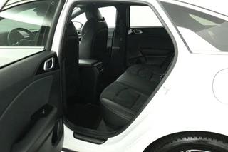 Kia ProCeed 1.5 T-GDi GT-Line Automaat  - Navigatie - Cruise Control - Stoel-/stuurverwarming - Climate Control - Fabrieksgarantie tot 01-2031 / 28